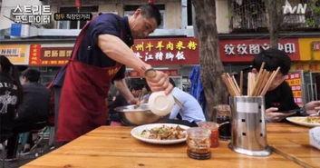一个人吃饭图片,捕捉美食瞬间