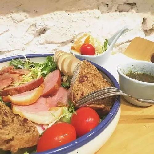 一个人吃饭图片,捕捉美食瞬间