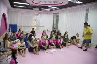 2岁宝宝学跳舞视频,2岁宝宝学跳舞趣味瞬间回顾