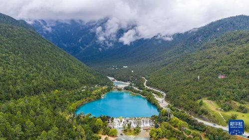 蓝月谷图片,秘境幽谷，梦幻仙境的绝美画卷